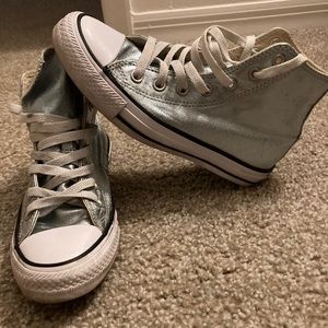 Littler blue/ sliver metallic converse